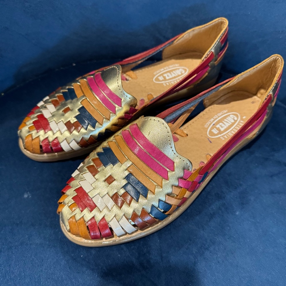 Artesianas Galvez Jr MultiColor Huarache Sandals. New w/o box. Size 7.5